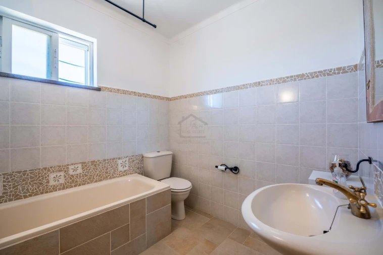 Moradia T4 para Venda em São Brás de Alportel Foto 9