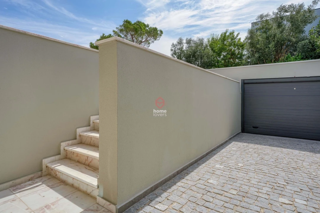 Moradia T3 para Venda em Barcarena Foto 37