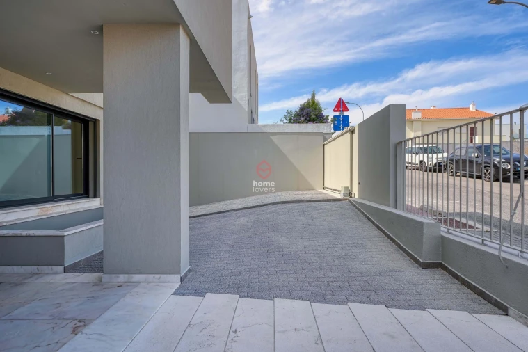 Moradia T3 para Venda em Barcarena Foto 39