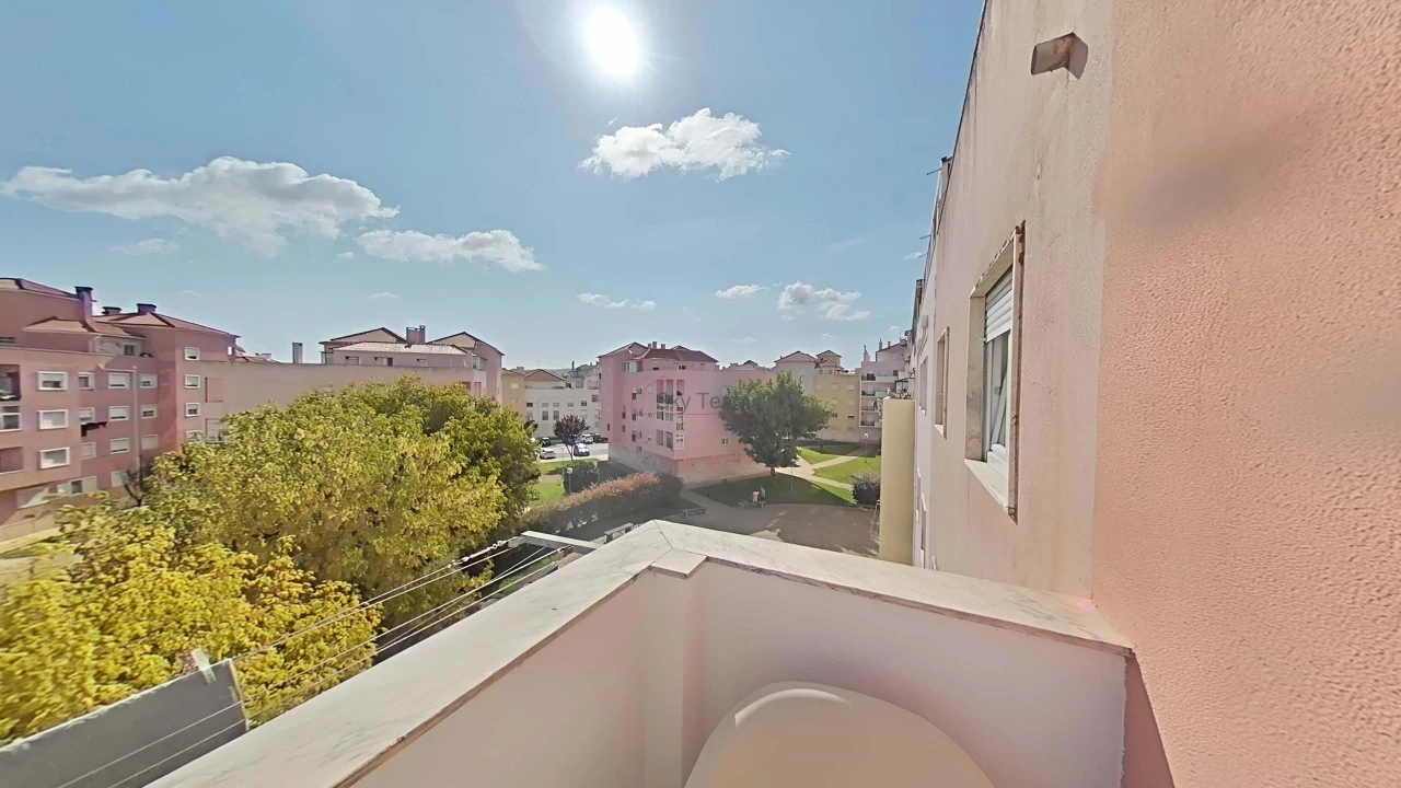 Apartamento T2 para Venda em Quinta do Conde Foto 55