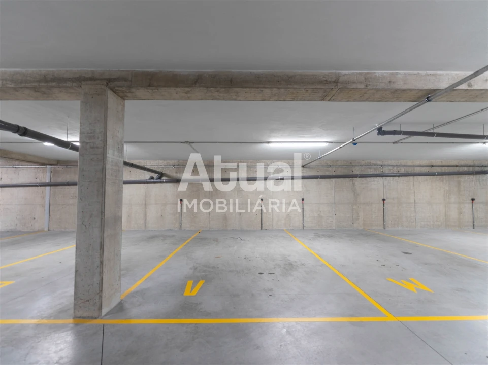 Garagem para Venda em Caldas de Vizela (São Miguel e São João) Foto 1