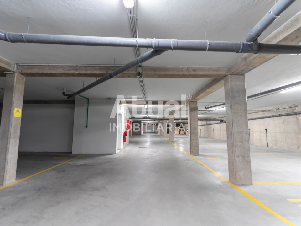 Garagem para Venda em Caldas de Vizela (São Miguel e São João) Foto 4