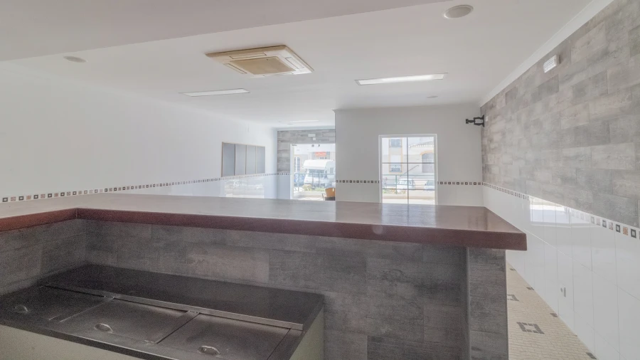 Loja para Venda em Lagos (São Sebastião e Santa Maria)