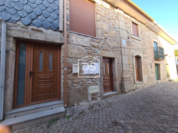 Moradia T3 para Venda em Armamar Foto 2