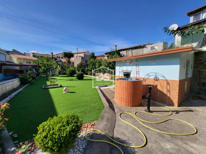 Moradia T3 para Venda em Armamar Foto 1