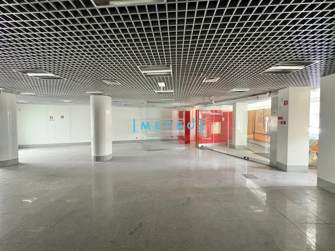 Loja para Arrendamento em Santa Marinha e São Pedro da Afurada Foto 4