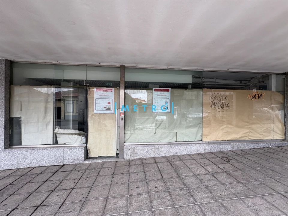 Loja para Arrendamento em Santa Marinha e São Pedro da Afurada Foto 7