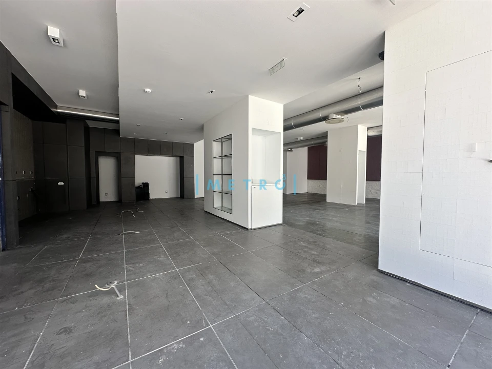 Loja para Arrendamento em Paranhos Foto 5