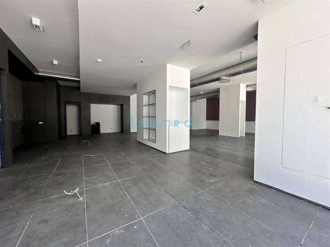 Loja para Arrendamento em Paranhos Foto 5