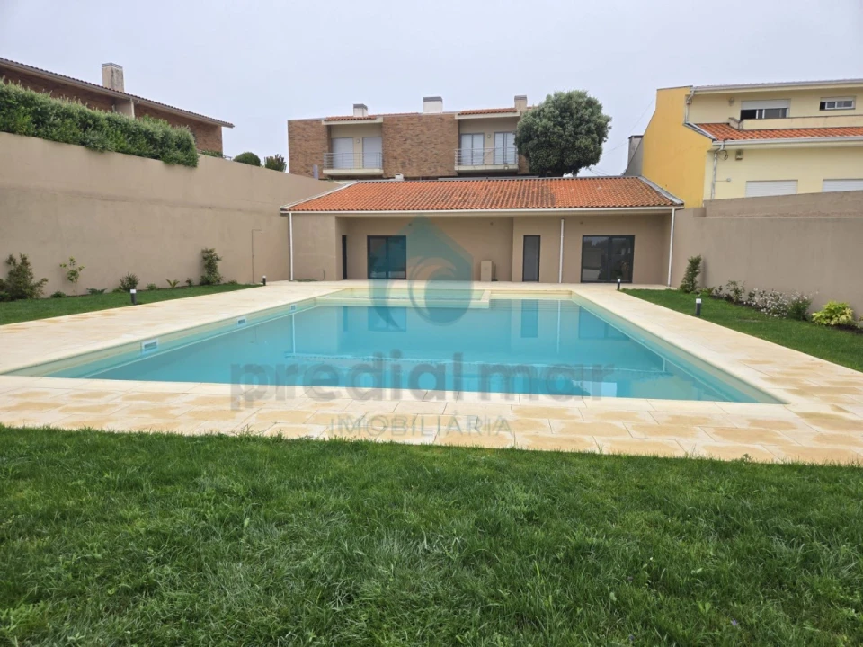 Moradia T3 para Venda em Madalena Foto 1