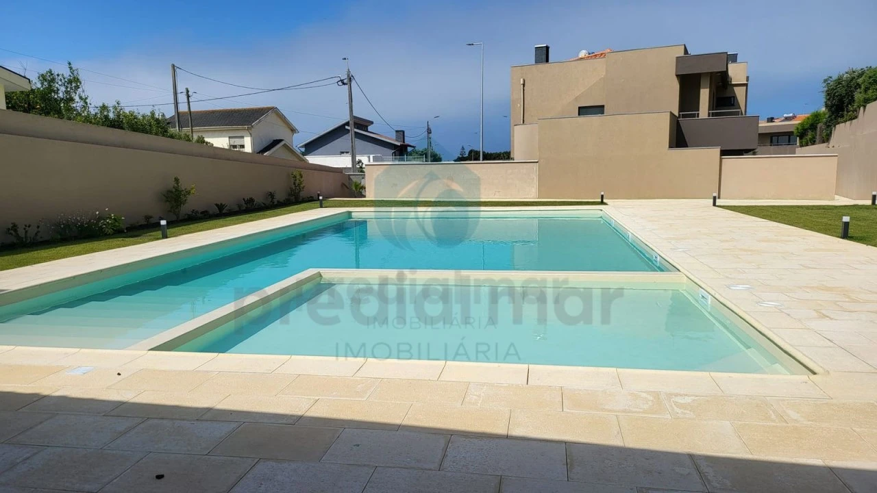 Moradia T3 para Venda em Madalena Foto 2