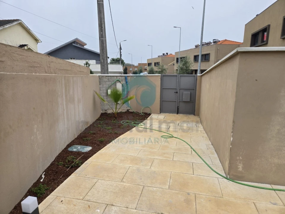 Moradia T3 para Venda em Madalena Foto 21