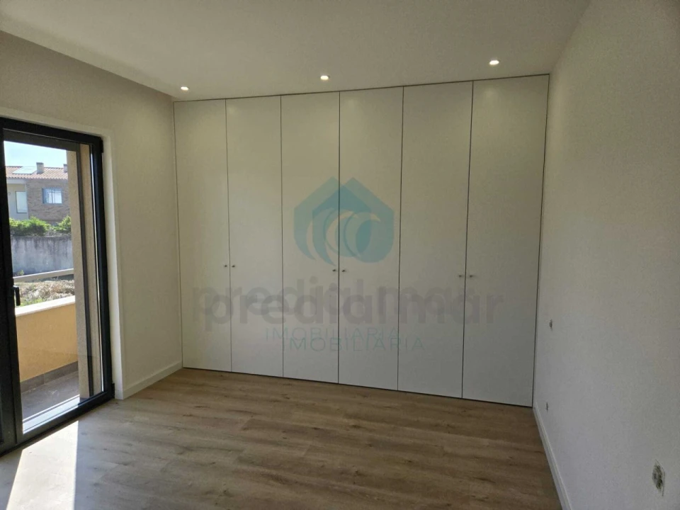 Moradia T3 para Venda em Madalena Foto 47