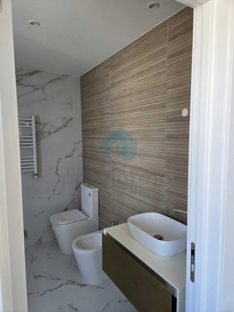 Moradia T3 para Venda em Madalena Foto 60