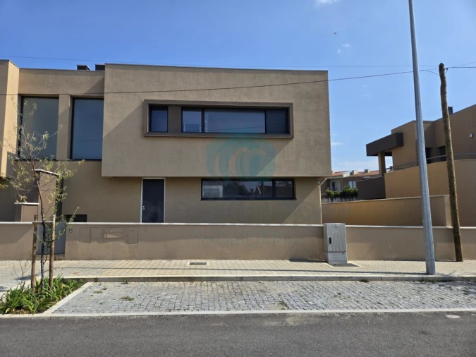 Moradia T3 para Venda em Madalena Foto 66