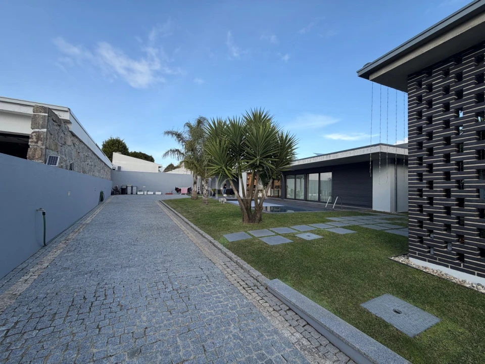 Moradia T3 para Venda em Arcozelo Foto 3