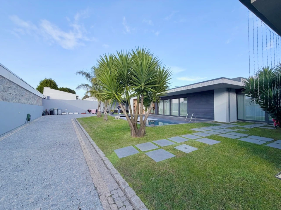 Moradia T3 para Venda em Arcozelo Foto 4
