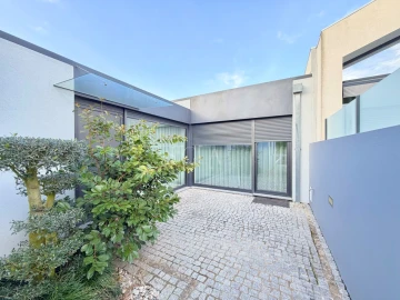Moradia T3 para Venda em Arcozelo