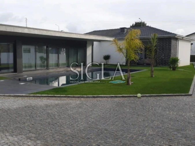 Moradia T3 para Venda em Arcozelo Foto 1