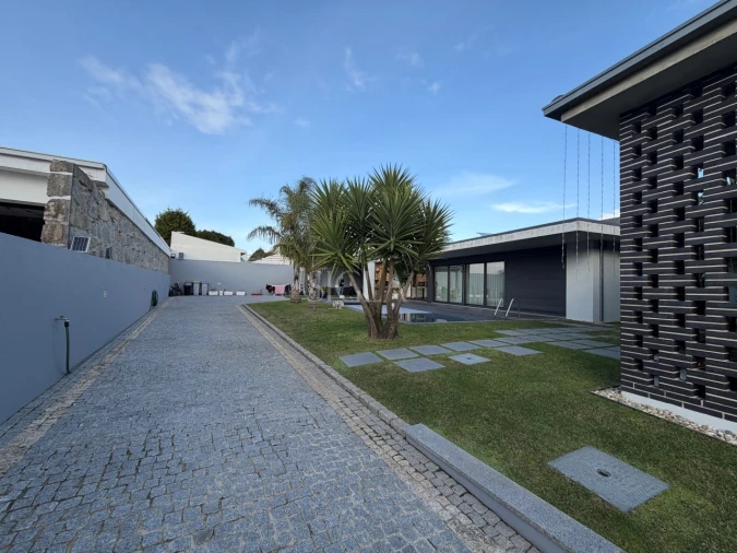 Moradia T3 para Venda em Arcozelo Foto 3