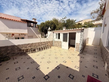 Moradia T4 para Venda em Lagos (São Sebastião e Santa Maria)