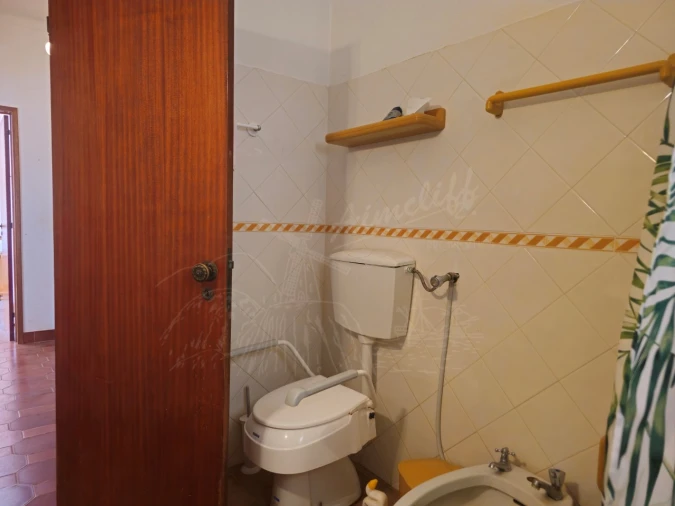 Quinta T6 para Venda em Santa Catarina da Fonte do Bispo Foto 17