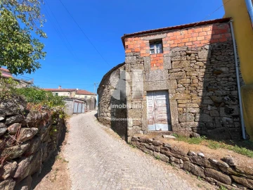 Moradia para Venda em Constantim e Vale de Nogueiras