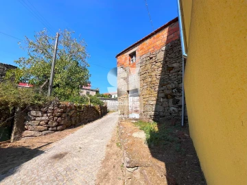 Moradia para Venda em Constantim e Vale de Nogueiras