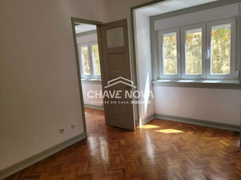 Apartamento T3 para Arrendamento em Santo António Foto 4