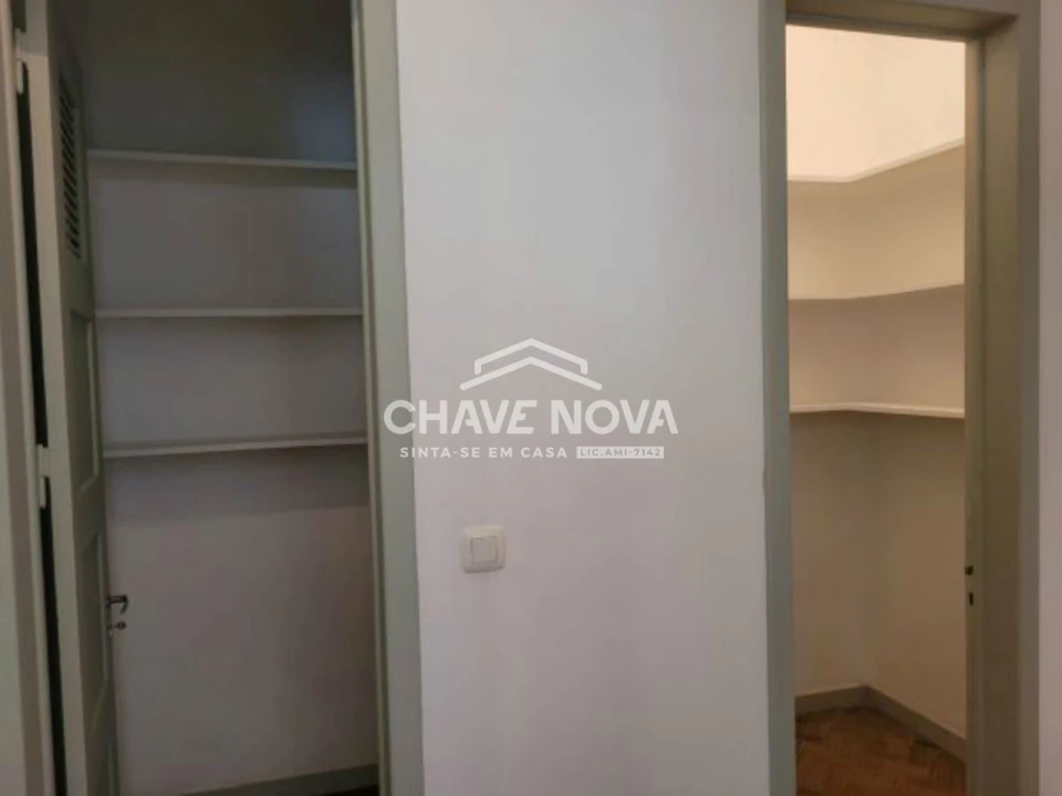 Apartamento T3 para Arrendamento em Santo António Foto 6