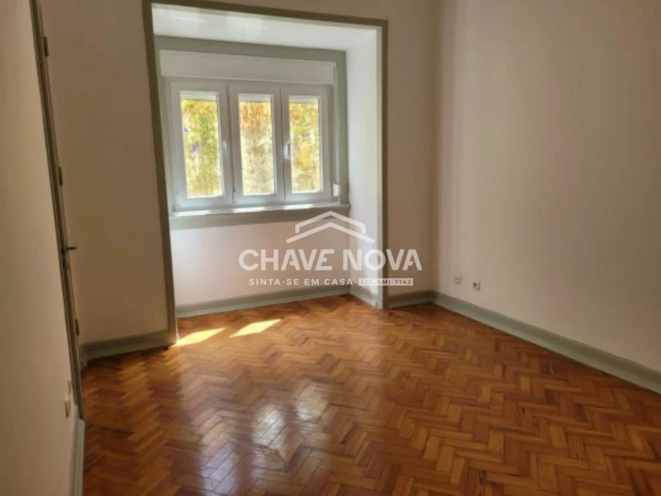 Apartamento T3 para Arrendamento em Santo António Foto 8