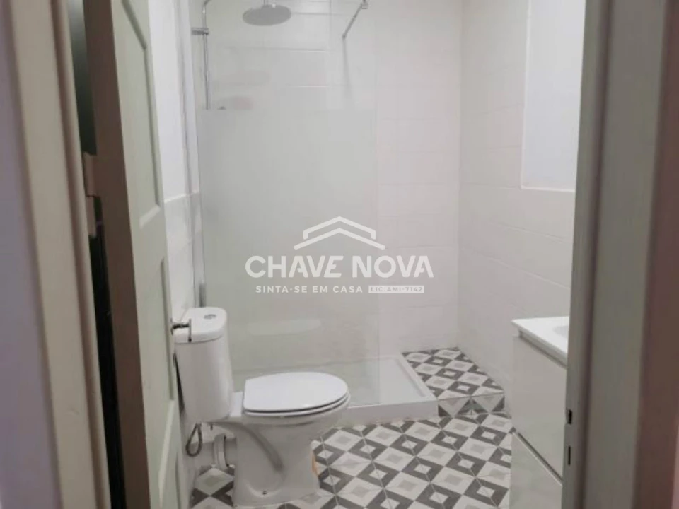 Apartamento T3 para Arrendamento em Santo António Foto 9