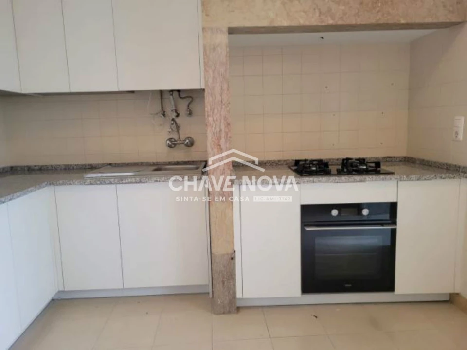 Apartamento T3 para Arrendamento em Santo António Foto 16