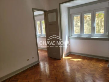Apartamento T3 para Arrendamento em Santo António