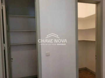 Apartamento T3 para Arrendamento em Santo António