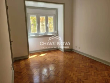 Apartamento T3 para Arrendamento em Santo António