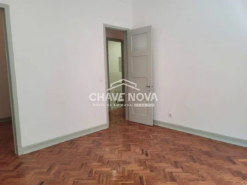 Apartamento T3 para Arrendamento em Santo António