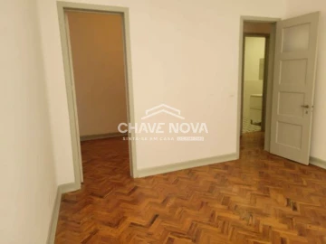 Apartamento T3 para Arrendamento em Santo António