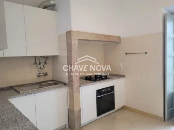 Apartamento T3 para Arrendamento em Santo António