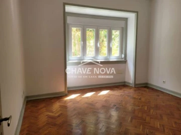 Apartamento T3 para Arrendamento em Santo António