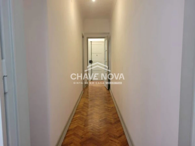 Apartamento T3 para Arrendamento em Santo António Foto 3
