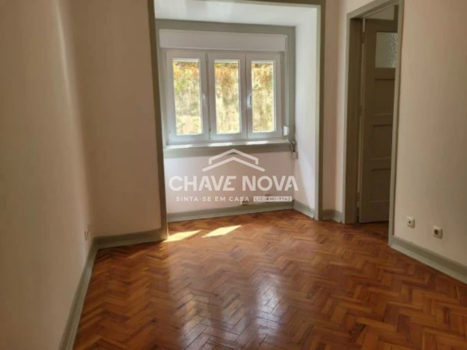 Apartamento T3 para Arrendamento em Santo António Foto 5