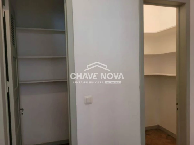 Apartamento T3 para Arrendamento em Santo António Foto 6