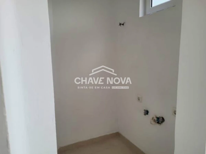 Apartamento T3 para Arrendamento em Santo António Foto 15