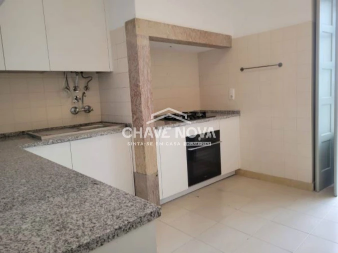 Apartamento T3 para Arrendamento em Santo António Foto 17