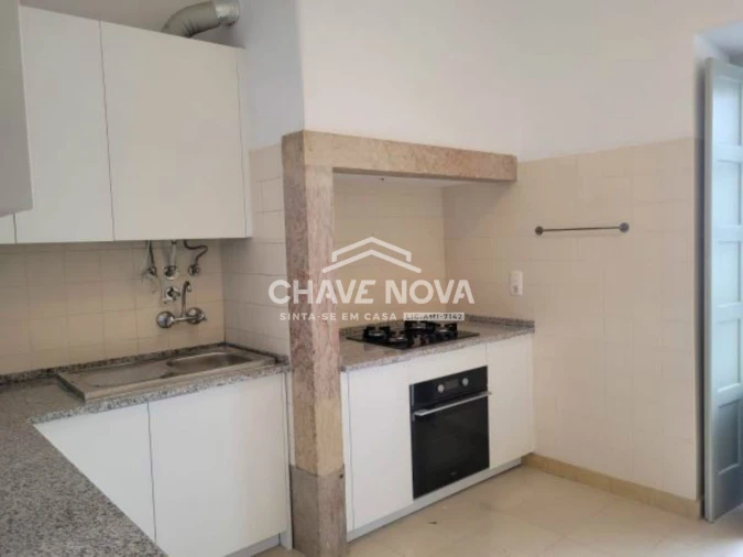 Apartamento T3 para Arrendamento em Santo António Foto 18