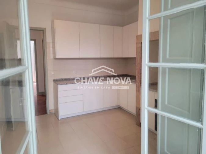 Apartamento T3 para Arrendamento em Santo António Foto 19