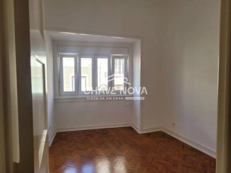 Apartamento T2 para Arrendamento em Santo António Foto 2