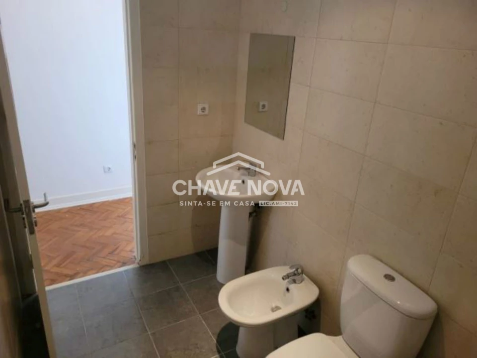 Apartamento T2 para Arrendamento em Santo António Foto 6