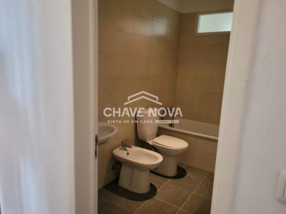 Apartamento T2 para Arrendamento em Santo António Foto 7